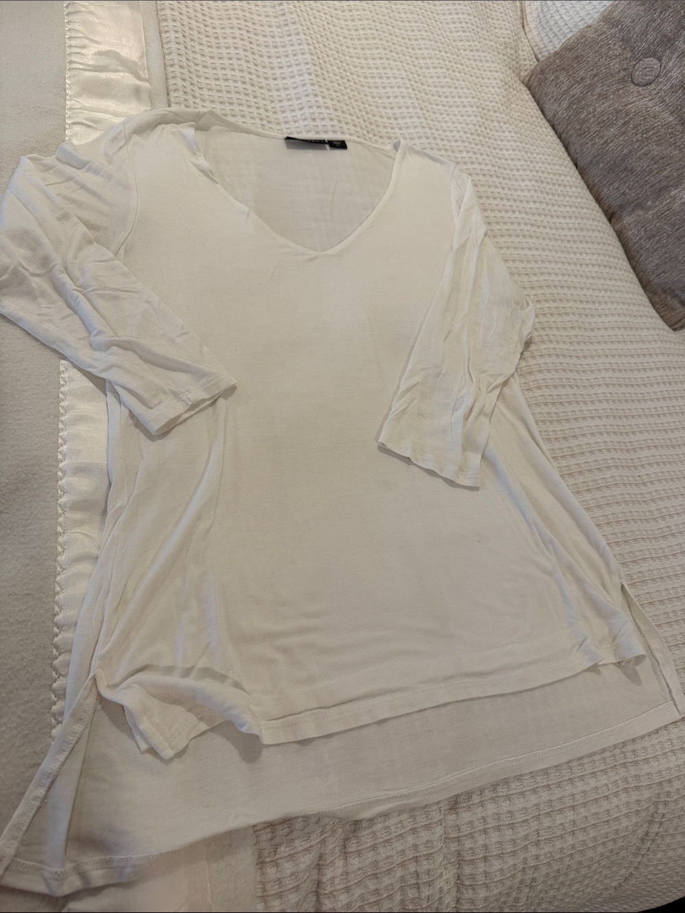 Women's V-Neck Metaphor Tunic Top - cream. Sz L